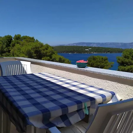 Apartment 1st Line To Sea And Beach,quiet Area,private Parking,terrace With Sea View Jelsa (Hvar)